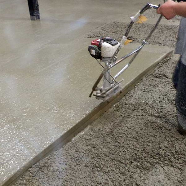 Przykład wibrowania betonu